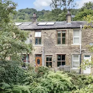 Beautiful Riverside Home, Hebden Bridge, Woodland Views, Sleeps 2 - 9 , Hebden Bridge United Kingdom